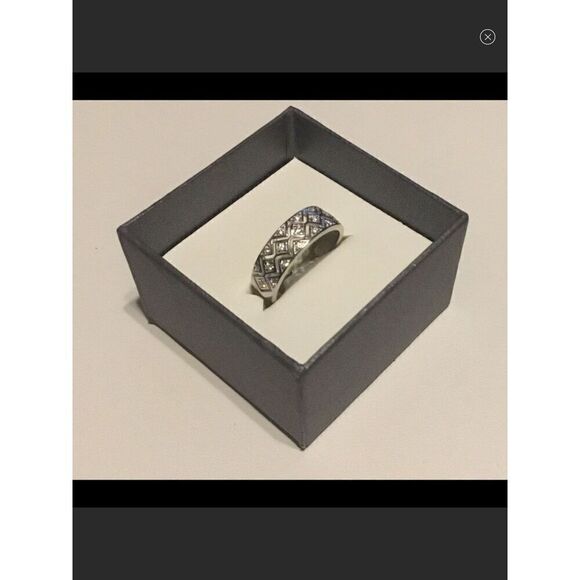 New Chevron Design Sim Diamond Wedding/Anniversary Band Ring Sz 8 - Picture 2 of 3